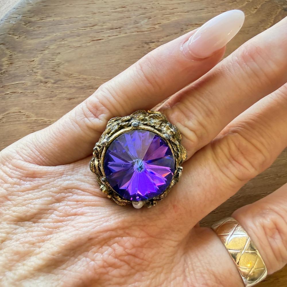 Vintage Style Purple Iridescent Crystal Cocktail Ring Gold Tone Floral Band